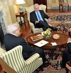 בנימין נתניהו, אבו מאזן, ג'ורג' מיטשל והילרי קלינטון בעת השיחות הישירות בין ישראל לרשות הפלסטינית, 2 בספטמבר 2010.