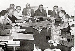 ישיבת ועדת חוקה, חוק ומשפט בראשות ח"כ יזהר הררי, בשנת 1952 לערך.