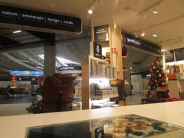 אזור חנויות פטורות ממכס.