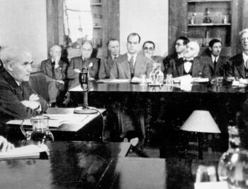 Ben-Gurion at Anglo-American Committee.jpg