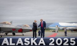 הנשיא דונלד טראמפ מקבל את הנשיא ולדימיר פוטין מיד עם הנחיתה