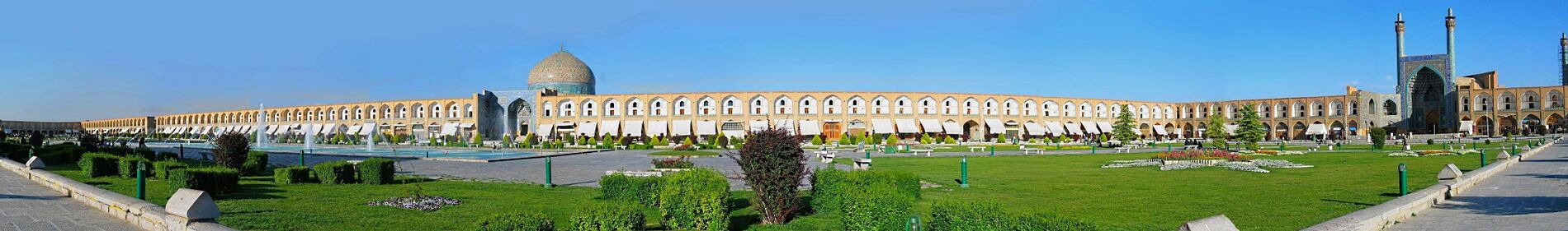 תצלום פנורמי של המרכז ההיסטורי של העיר אספהאן במרכז איראן (לצפייה הזיזו עם העכבר את סרגל הגלילה בתחתית התמונה)