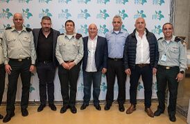 מימין: רן דהן מפקד המכללה הטכנו-לוגיסטית, רוני מורנו, מנכ"ל רפאל, יואב הר אבן, נציג התאחדות התעשיינים בצפון, אלי גן, אהרון חליוה, מנהל האגף להכשרה מקצועית במשרד העבודה, שולי אייל, מישל ינקו.
