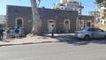 אחד מהבתים ברחוב הרצל בהם נרצחו תושבים (בית מקורי). המבנה משמש כיום כשטיבלך חסידי