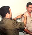 הרמטכ"ל אהוד ברק וגב' רונן מעניקים לאלי רונן דרגת אל"ם 1991.