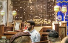 בית הכנסת עדס ליוצאי קהילת חלב, על התיבה הרב דוד מנחם