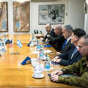 ראש הממשלה בנימין נתניהו בפגישה עם מזכיר ההגנה האמריקאי לויד אוסטין בלשכתו בקריה בתל אביב, נובמבר 2023