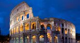 תרבויות יוון ורומא, הניחו כמה מן היסודות החשובים ביותר לתרבות האירופאית המודרנית. בתמונה: הקולוסיאום ברומא, מסמליה של רומא העתיקה והעולם הקלאסי.